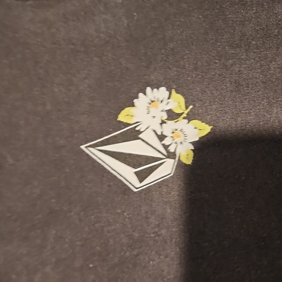 Volcom TShirt - Picture 2 of 4